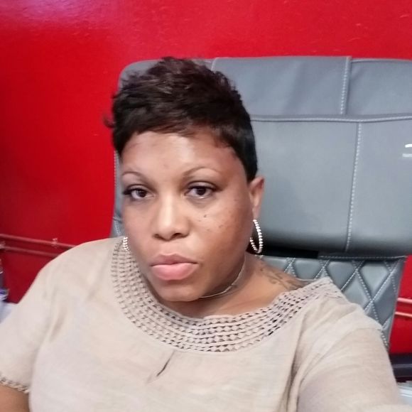 Meet your Posher, Kay - Picture 1 of 1